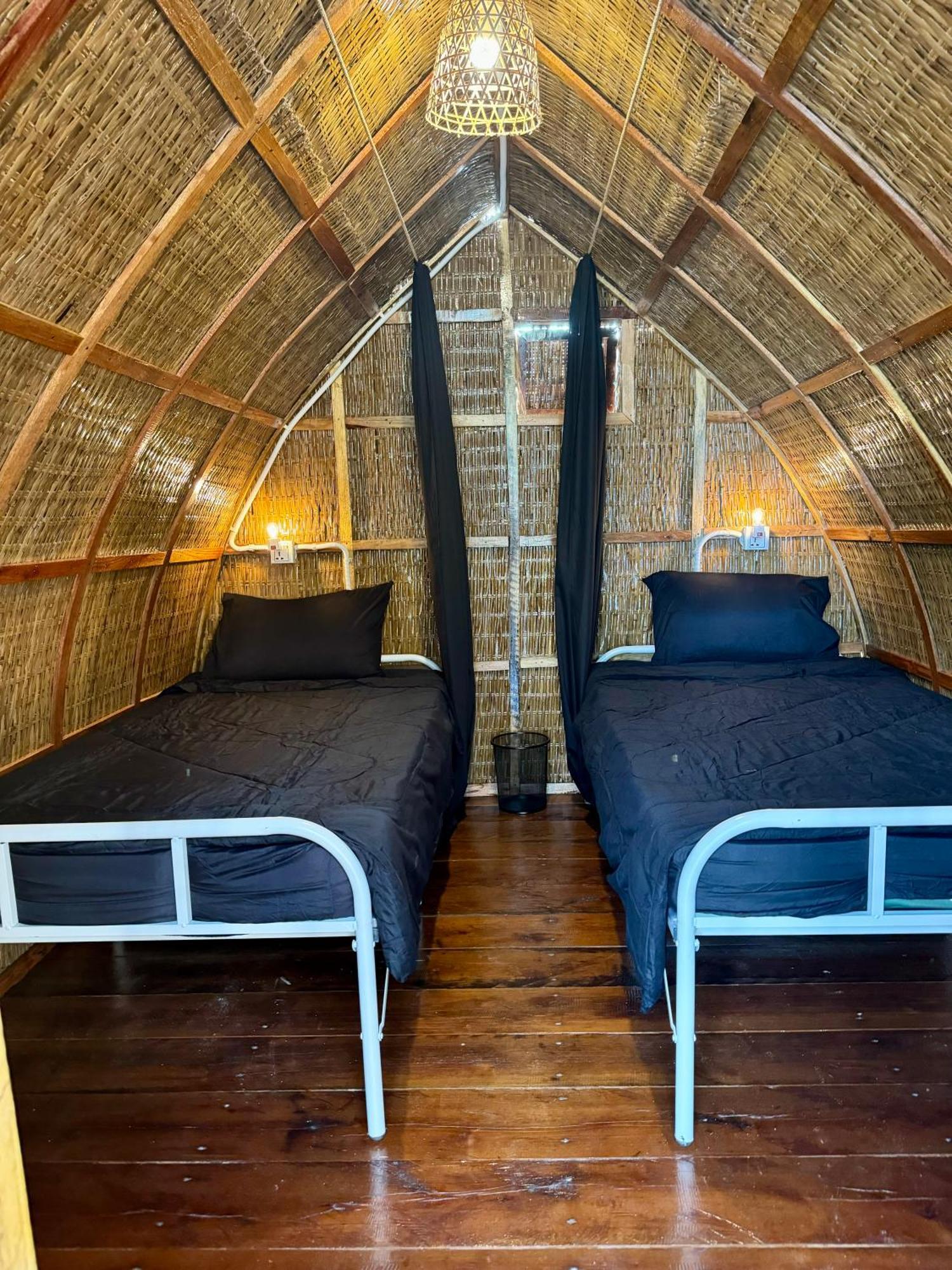 Derm Tkov Village Rafikis Retreatホステル エクステリア 写真