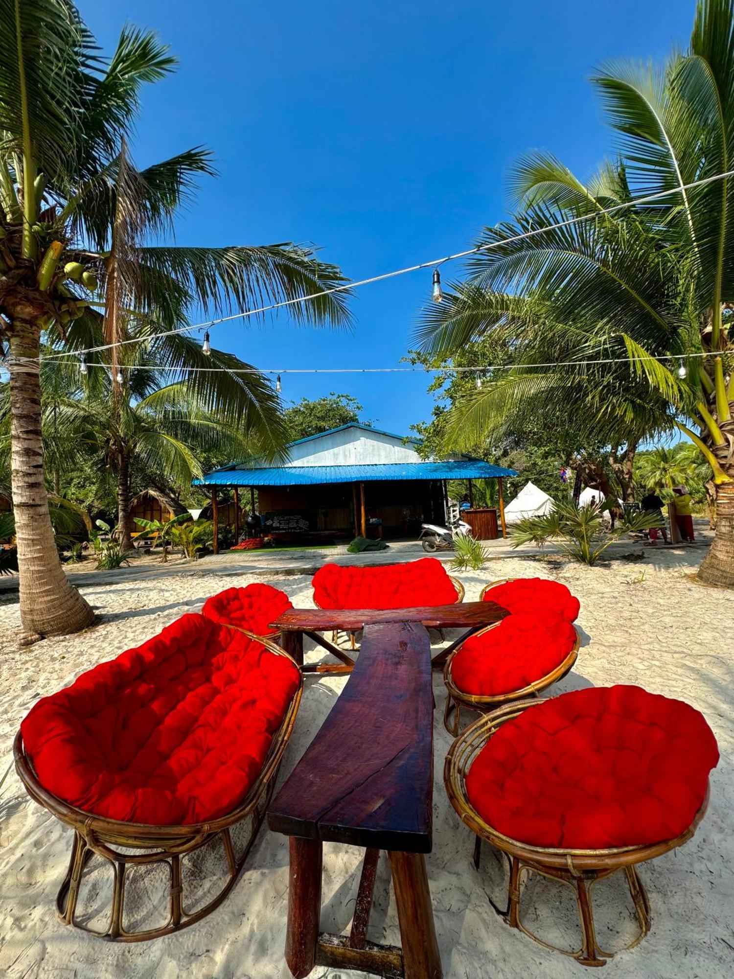 Derm Tkov Village Rafikis Retreatホステル エクステリア 写真