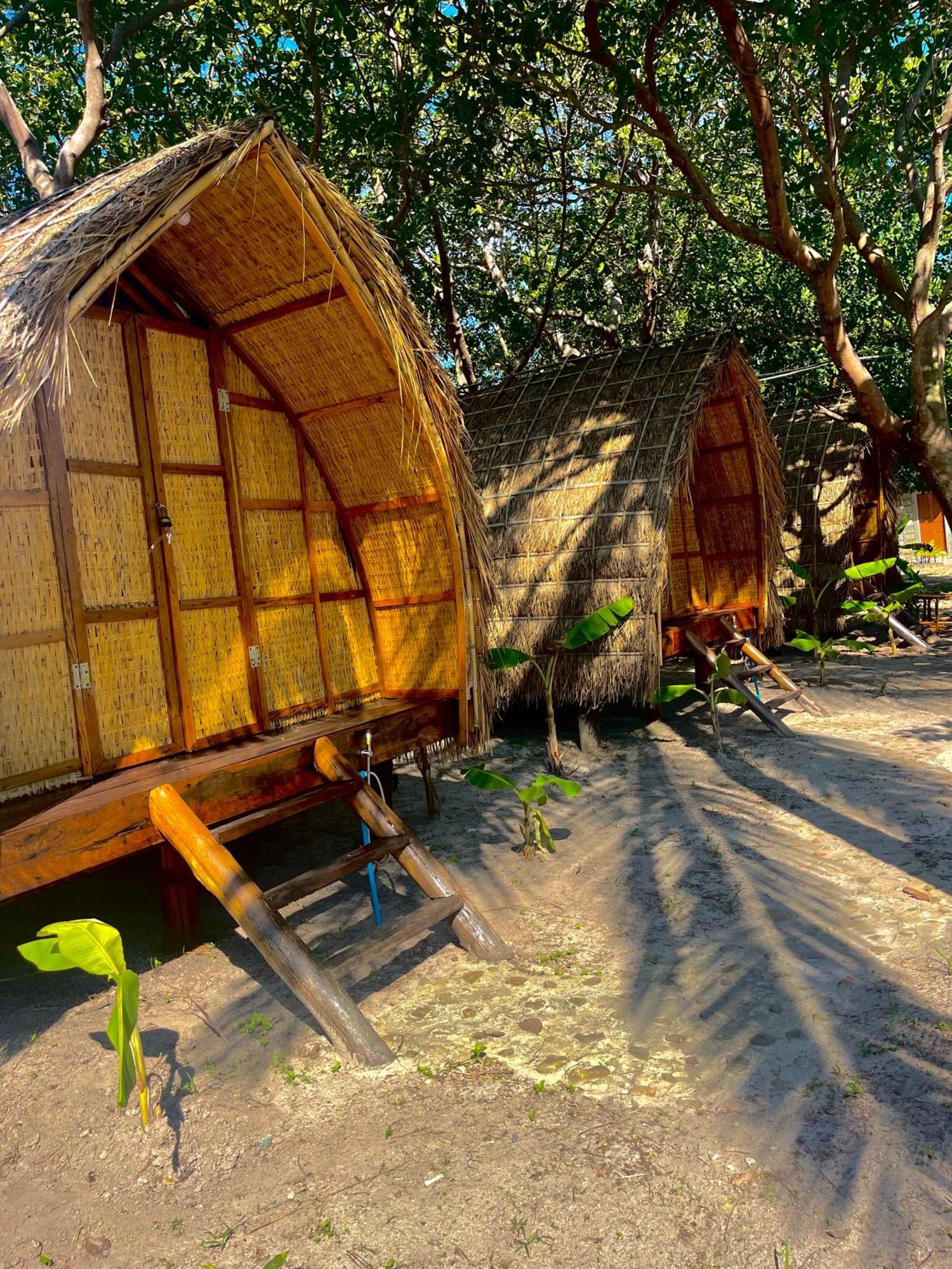Derm Tkov Village Rafikis Retreatホステル エクステリア 写真