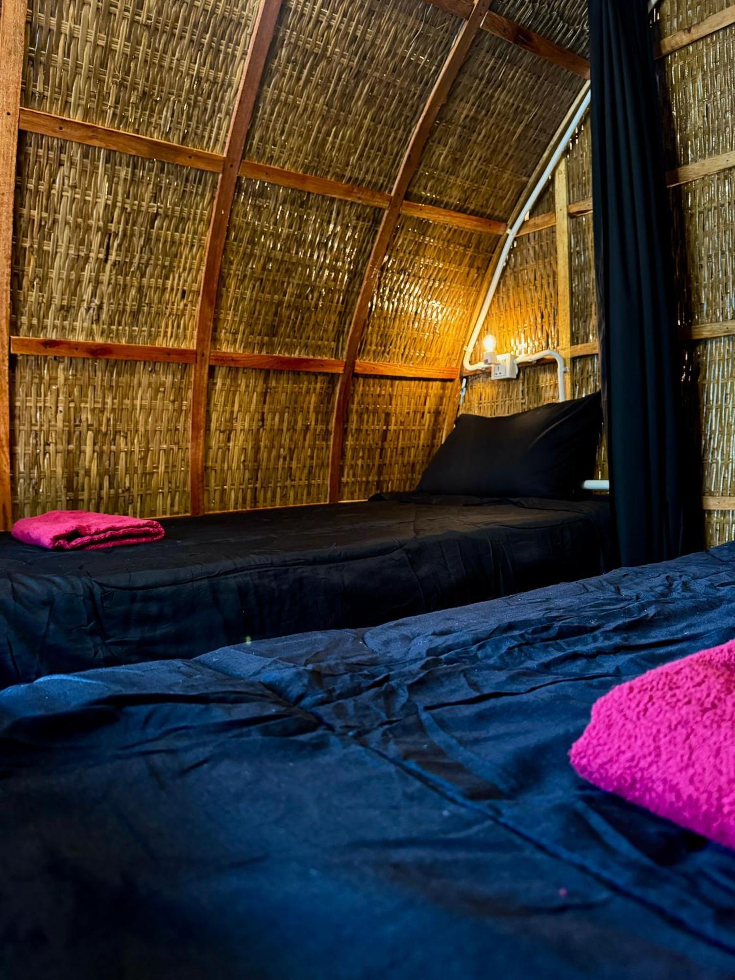 Derm Tkov Village Rafikis Retreatホステル エクステリア 写真