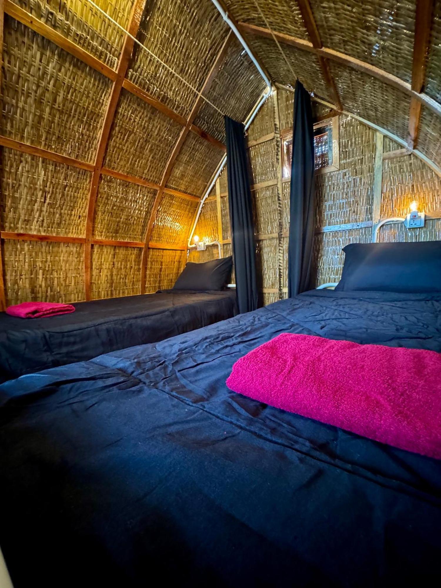 Derm Tkov Village Rafikis Retreatホステル エクステリア 写真