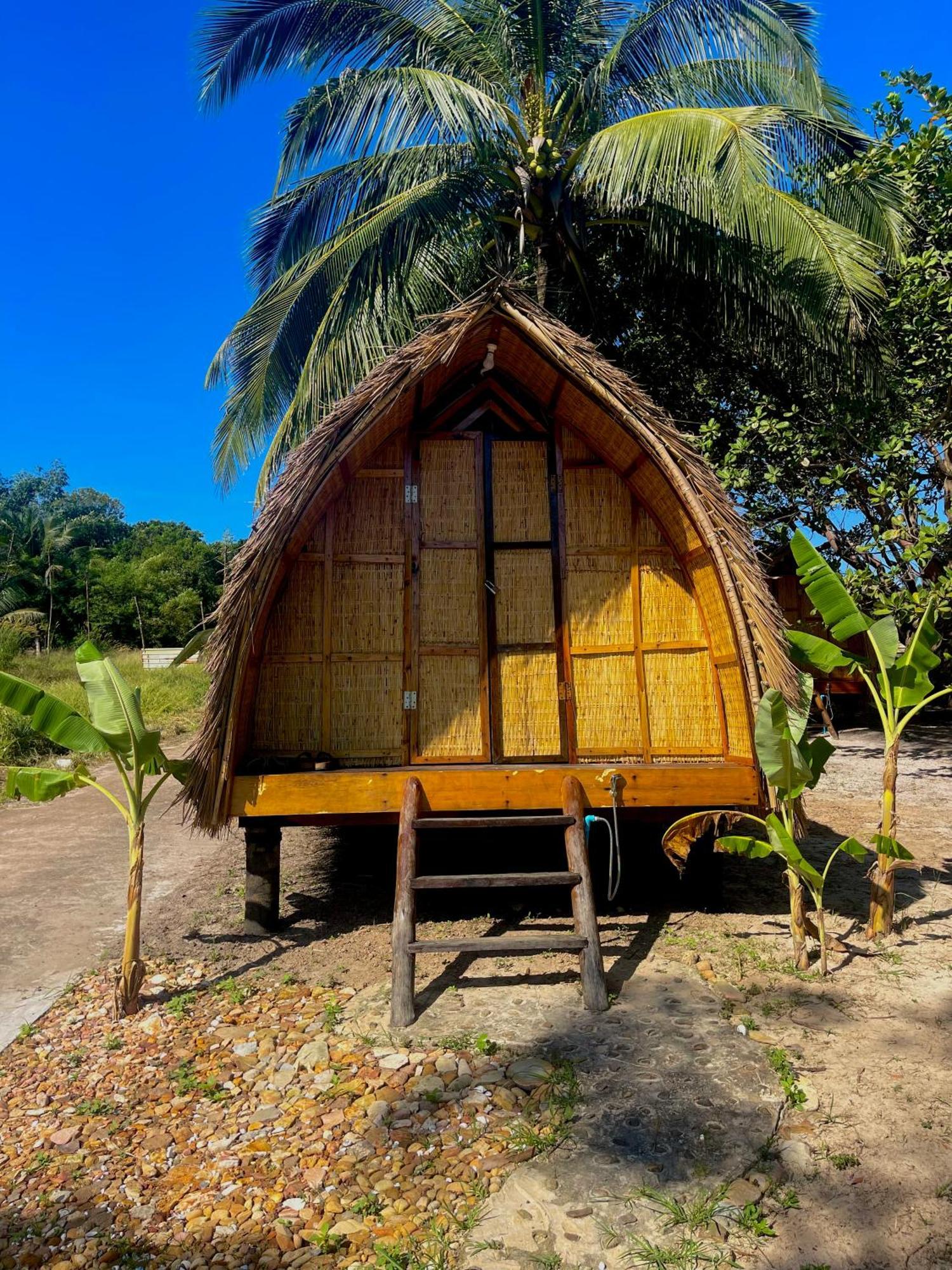 Derm Tkov Village Rafikis Retreatホステル エクステリア 写真