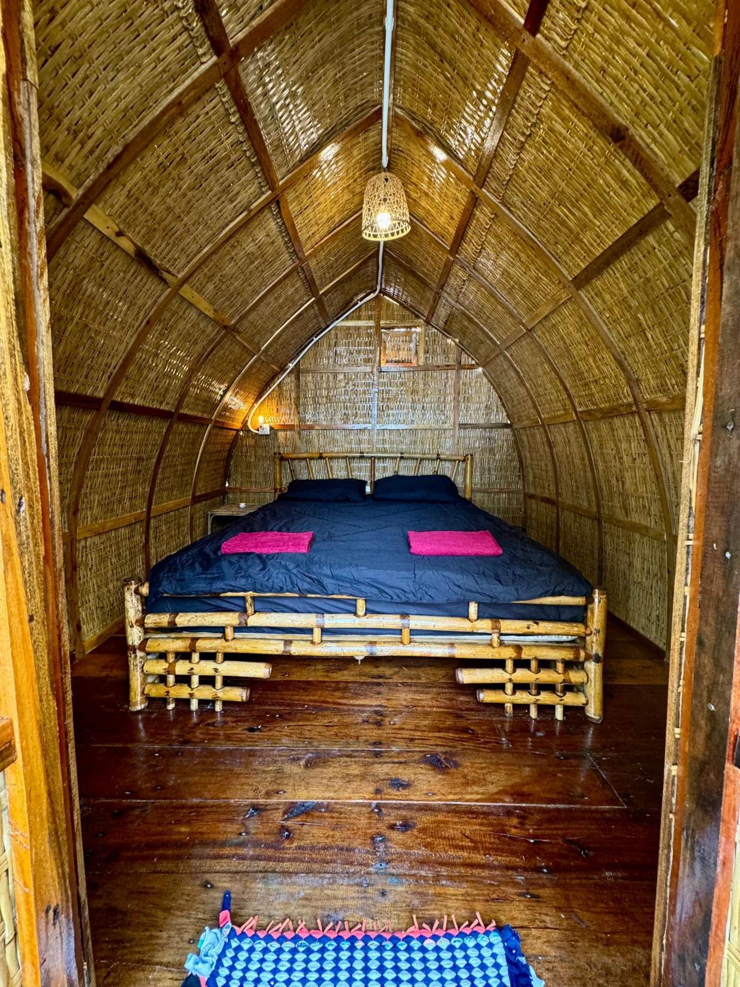 Derm Tkov Village Rafikis Retreatホステル エクステリア 写真