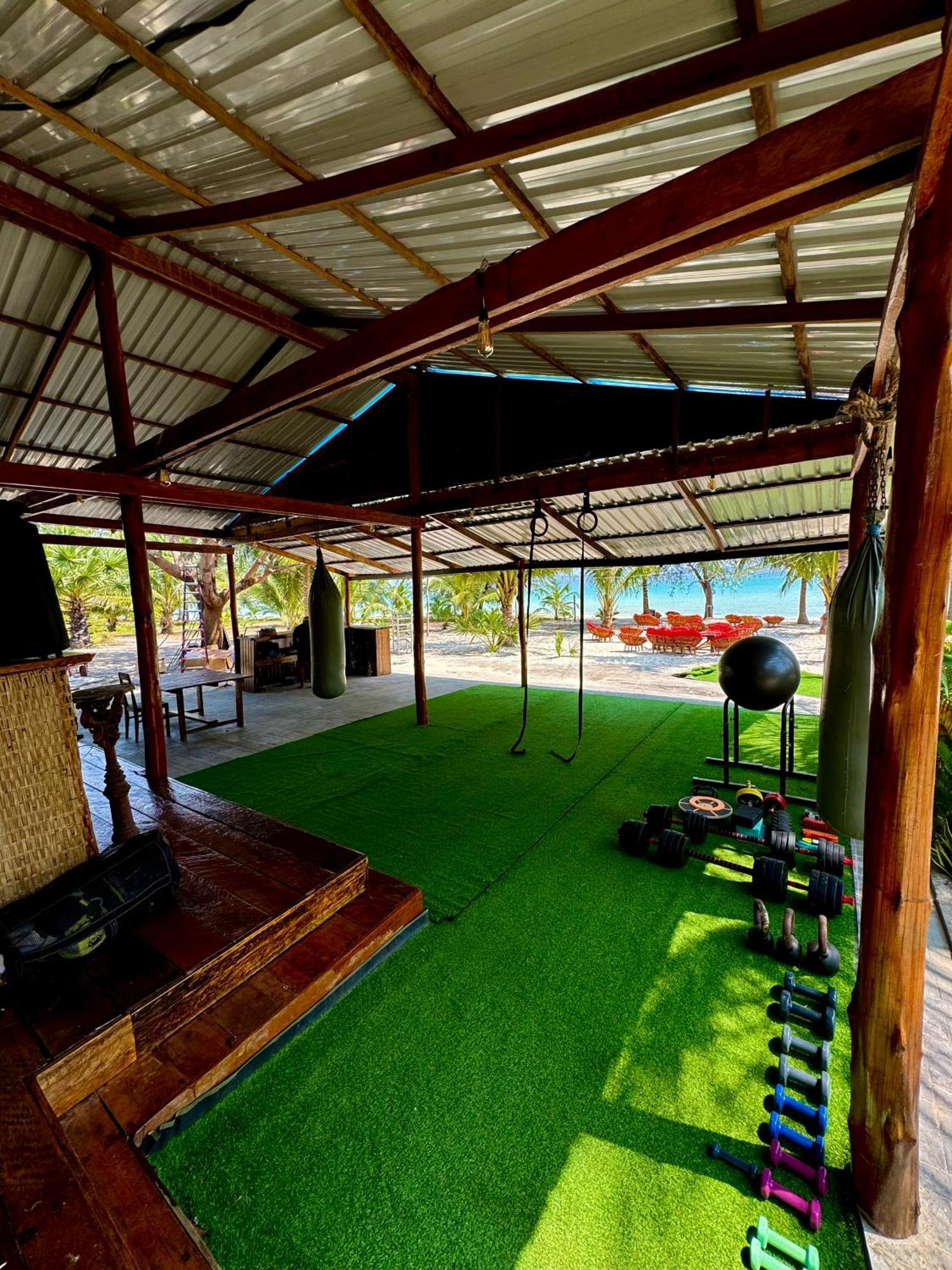 Derm Tkov Village Rafikis Retreatホステル エクステリア 写真